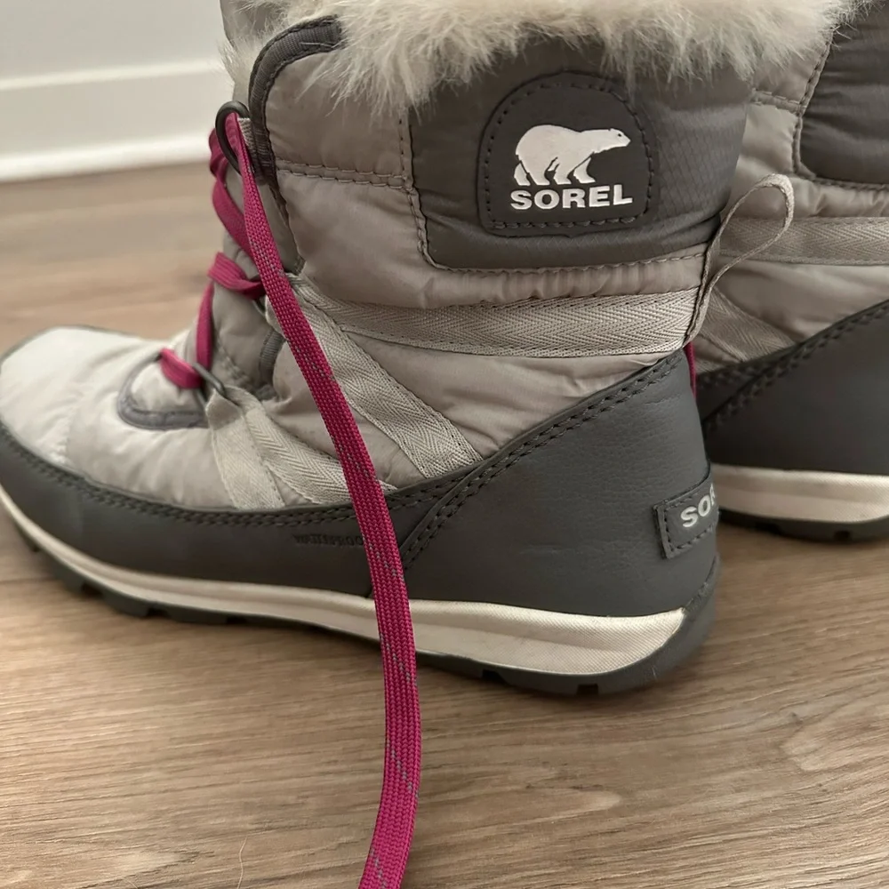 Sorel Whitney Short Lace Winter Boots in Gray and Magenta laces - Picture 6 of 8